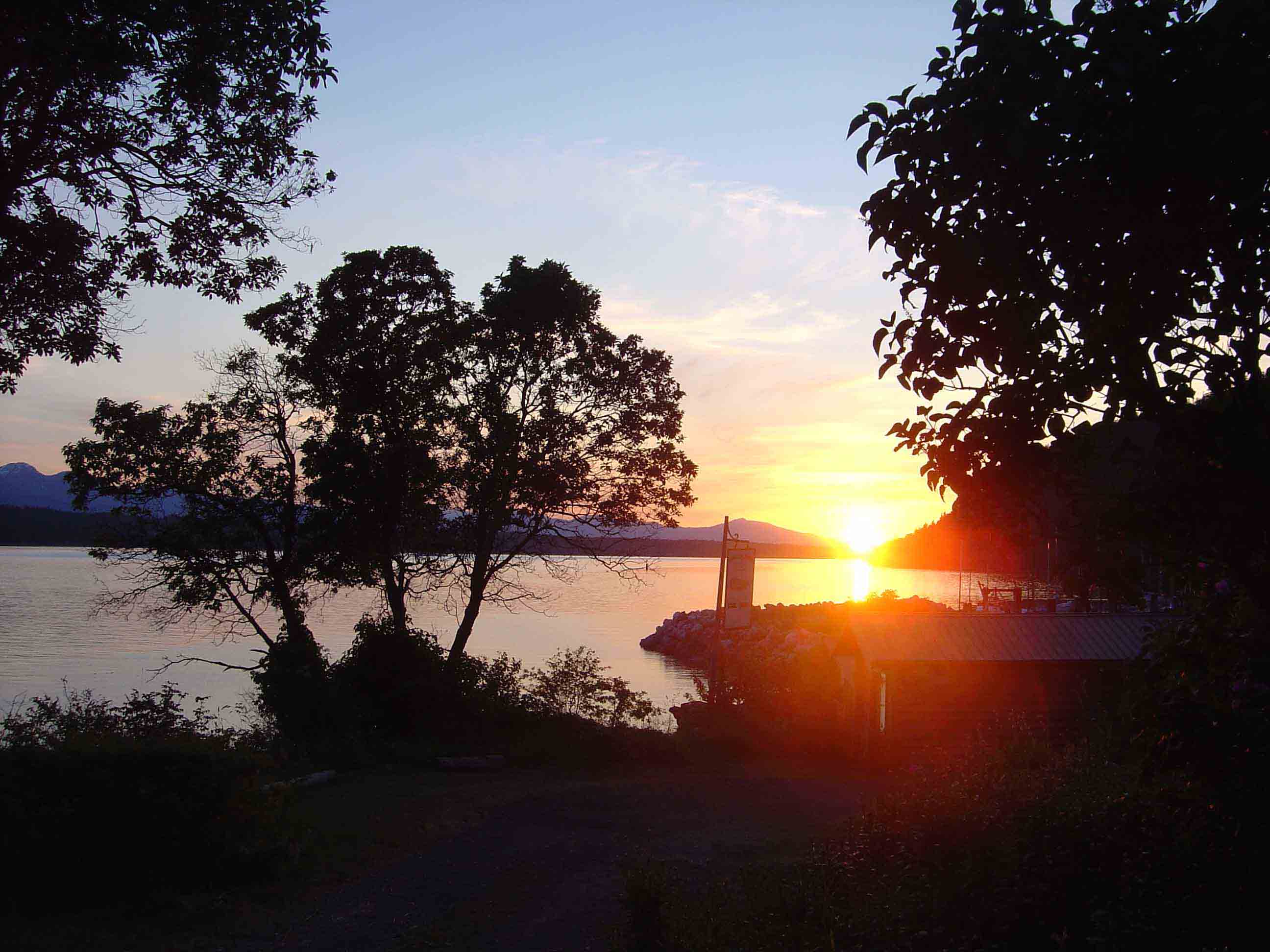 Hornby Island Ford's Cove Marina Cottages & Camping